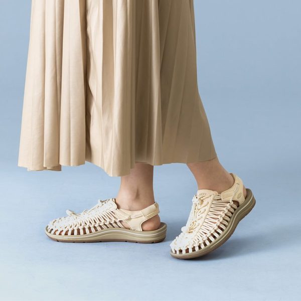Women's UNEEK Sneaker | Lily Pad/Peach Fuzz