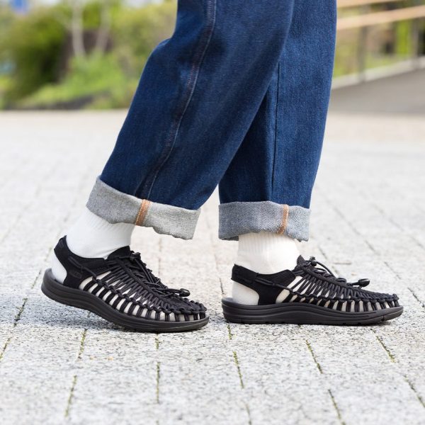 Women's UNEEK Sneaker | Black/Black