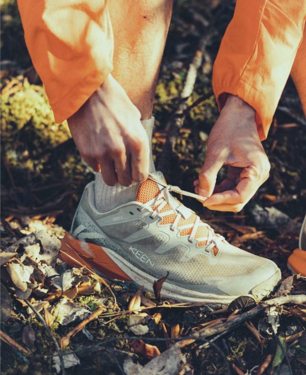Men's Targhee Apex Waterproof Hiking Shoe  |  Abbey Stone/Gold Flame