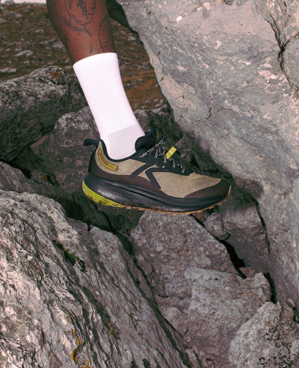 Men's Roam Trail Running Shoe  |  Magnet/Burnt Brick